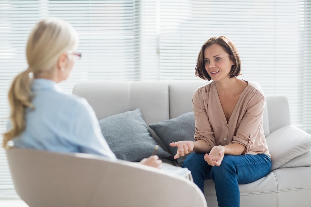 woman-talking-with-therapist